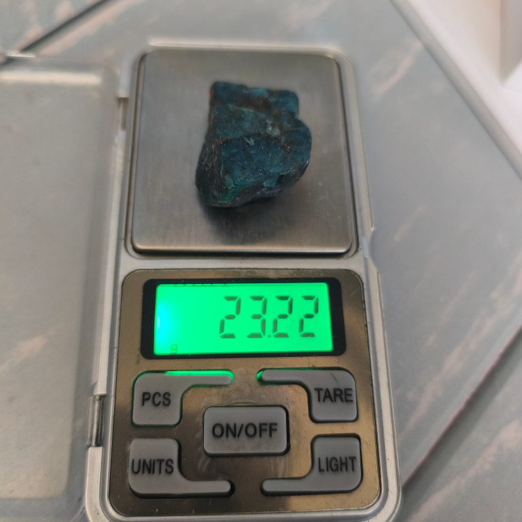 سنگ آپاتیت تراش نخورده ۲۳.۲۲گرم اصل طبیعی معدنی کلکسبونی