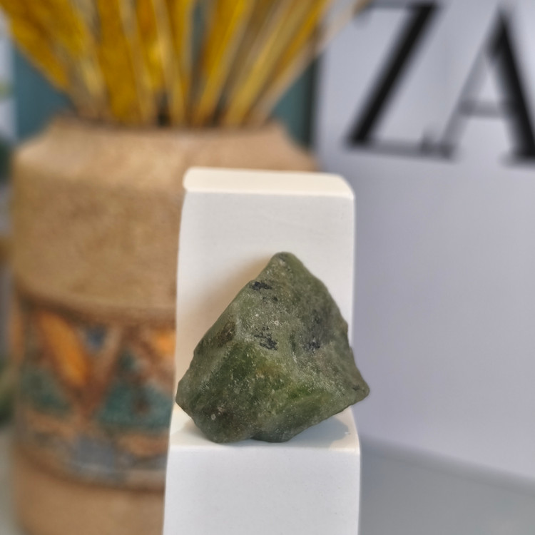 سنگزبرجد افغان تراش نخورده راف ۱۷.۳۲گرم اصل طبیعی