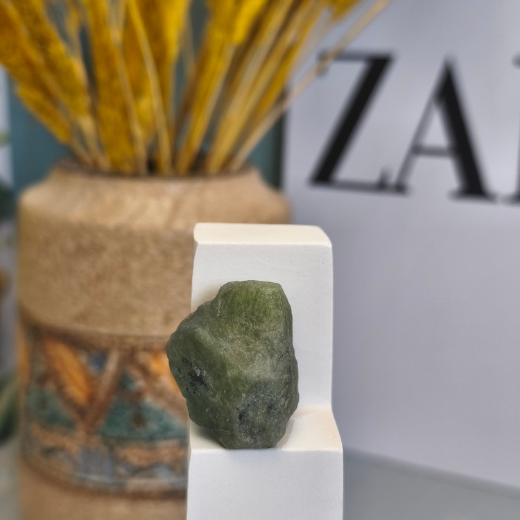 سنگزبرجد افغان تراش نخورده راف ۱۷.۳۲گرم اصل طبیعی