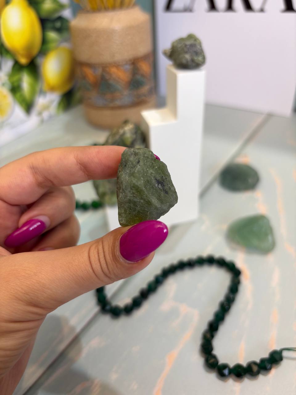سنگزبرجد افغان تراش نخورده راف ۱۷.۳۲گرم اصل طبیعی