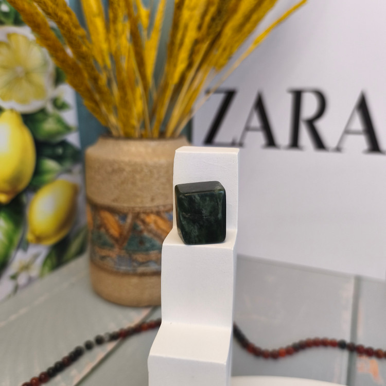 تامبل سنگ یشم افغان 13,95گرم اصل معدنی کلکسیونی