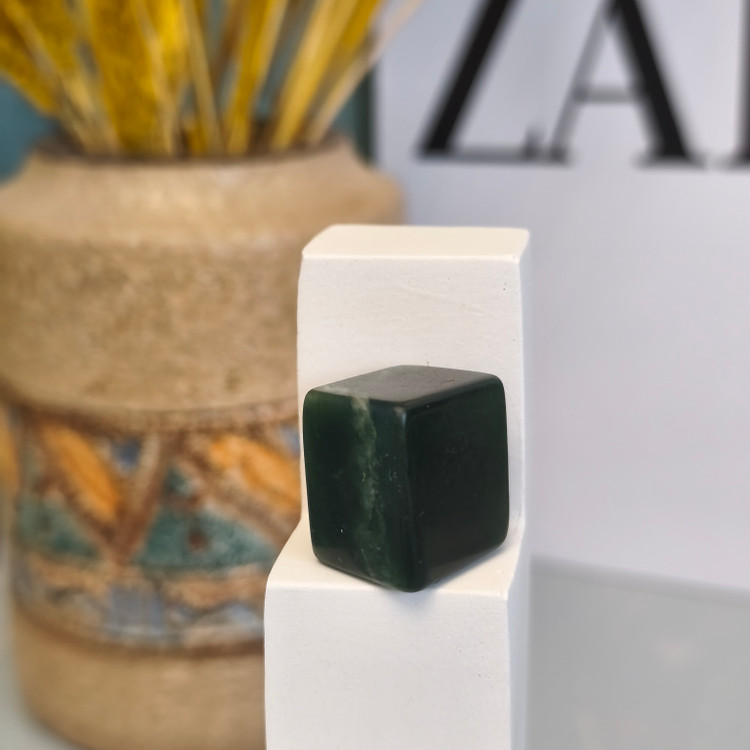 تامبل سنگ یشم افغان 13,95گرم اصل معدنی کلکسیونی