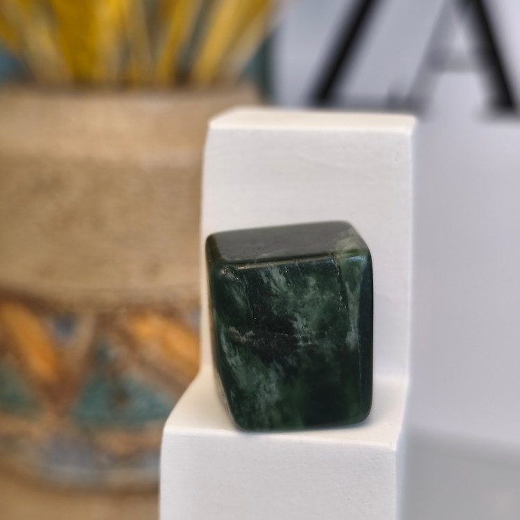 تامبل سنگ یشم افغان 13,95گرم اصل معدنی کلکسیونی