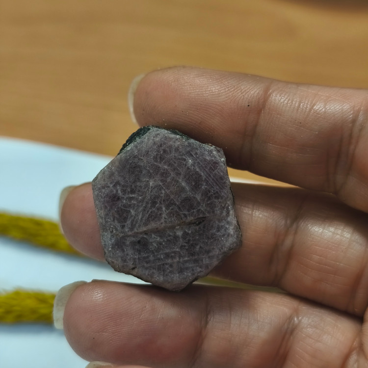 سنگ یاقوت افغان تراش نخورده ۱۹.۸۵گرم اصل طبیعی کلکسبونی معدنی راف