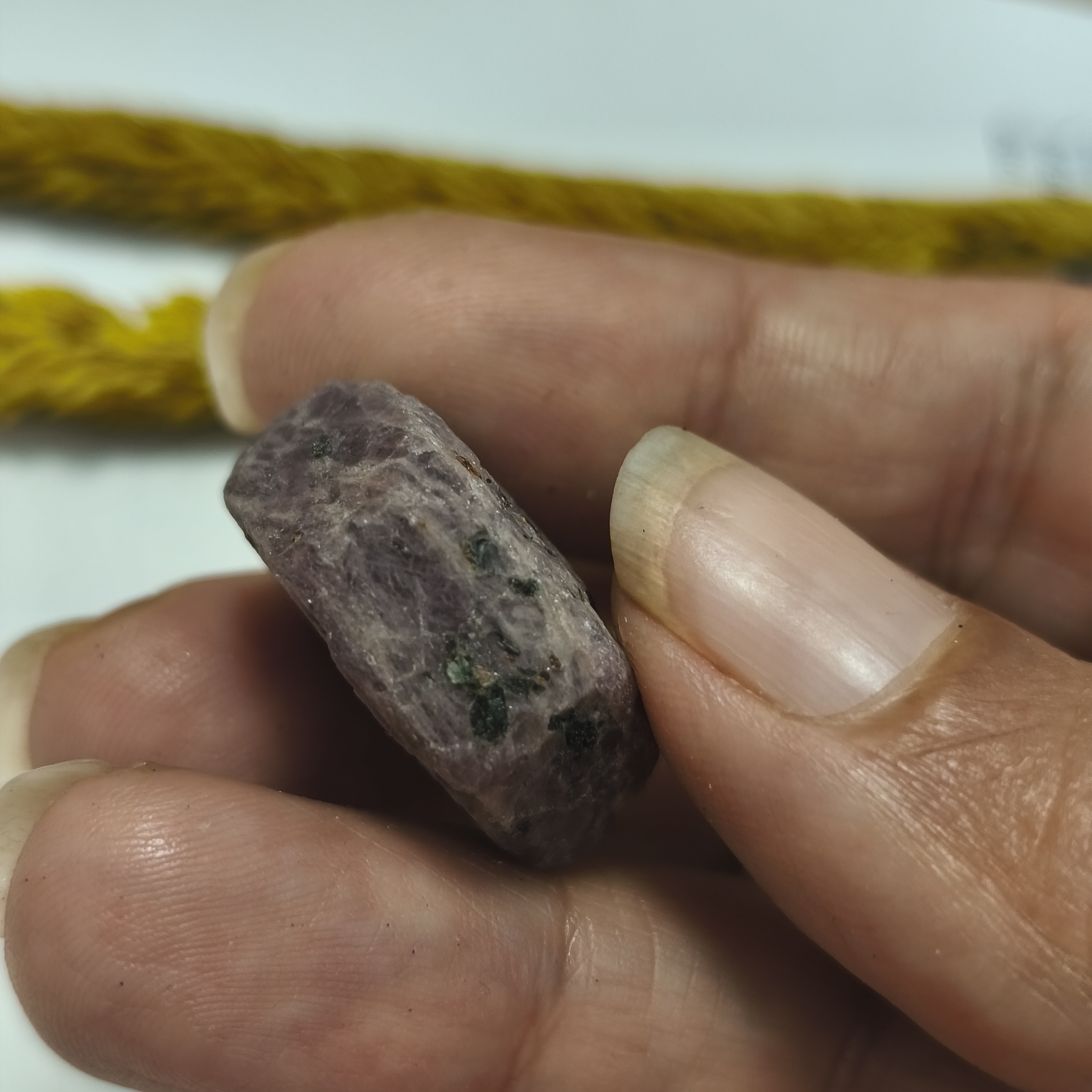 سنگ یاقوت سرخ افغان تراش نخورده ۱۳.۲۷ گرم اصل طبیعی راف