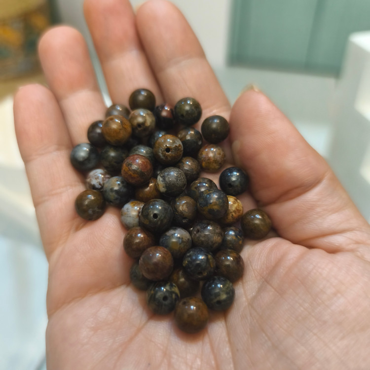 مهره سنگ پیترسیت بین 7و 8میل اصل معدنی سوراخ دار