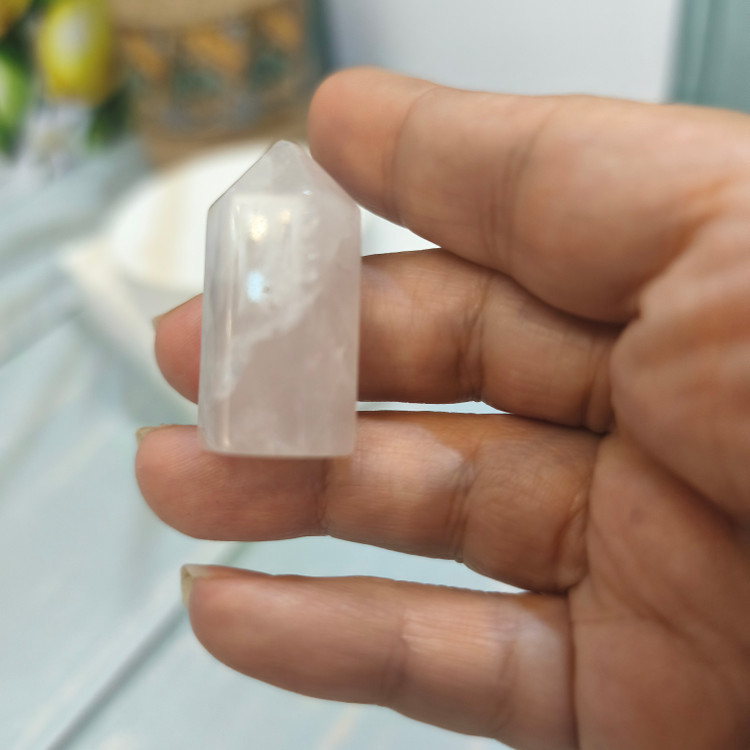 منشور سنگ رزکوارتز ماداگاسکار۱۳.۸۹ گرم اصل معدنی