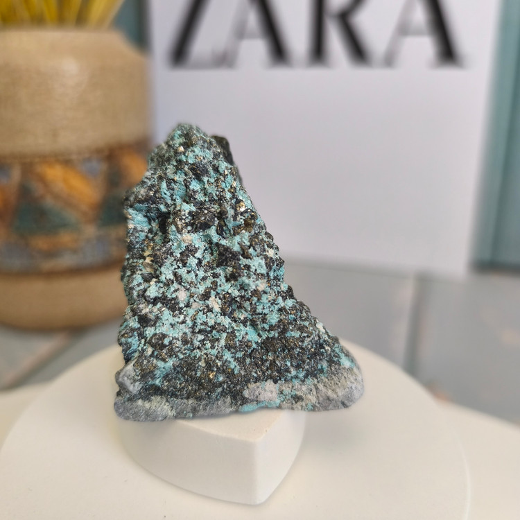 سنگ فیروزه نیشابور ۱۰۶.۴۳ گرم راف تراش نخورده اصل معدنی
