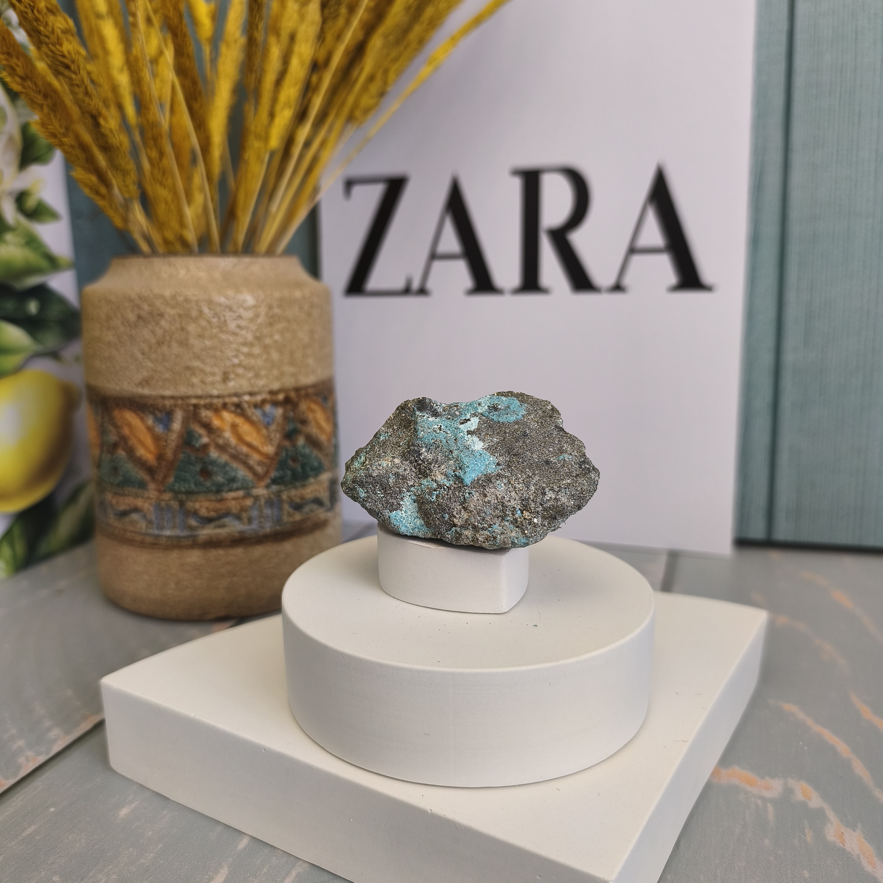 سنگ فیروزه نیشابور ۱۴۱.۹۷ گرم تراش نخورده راف اصل طبیعی