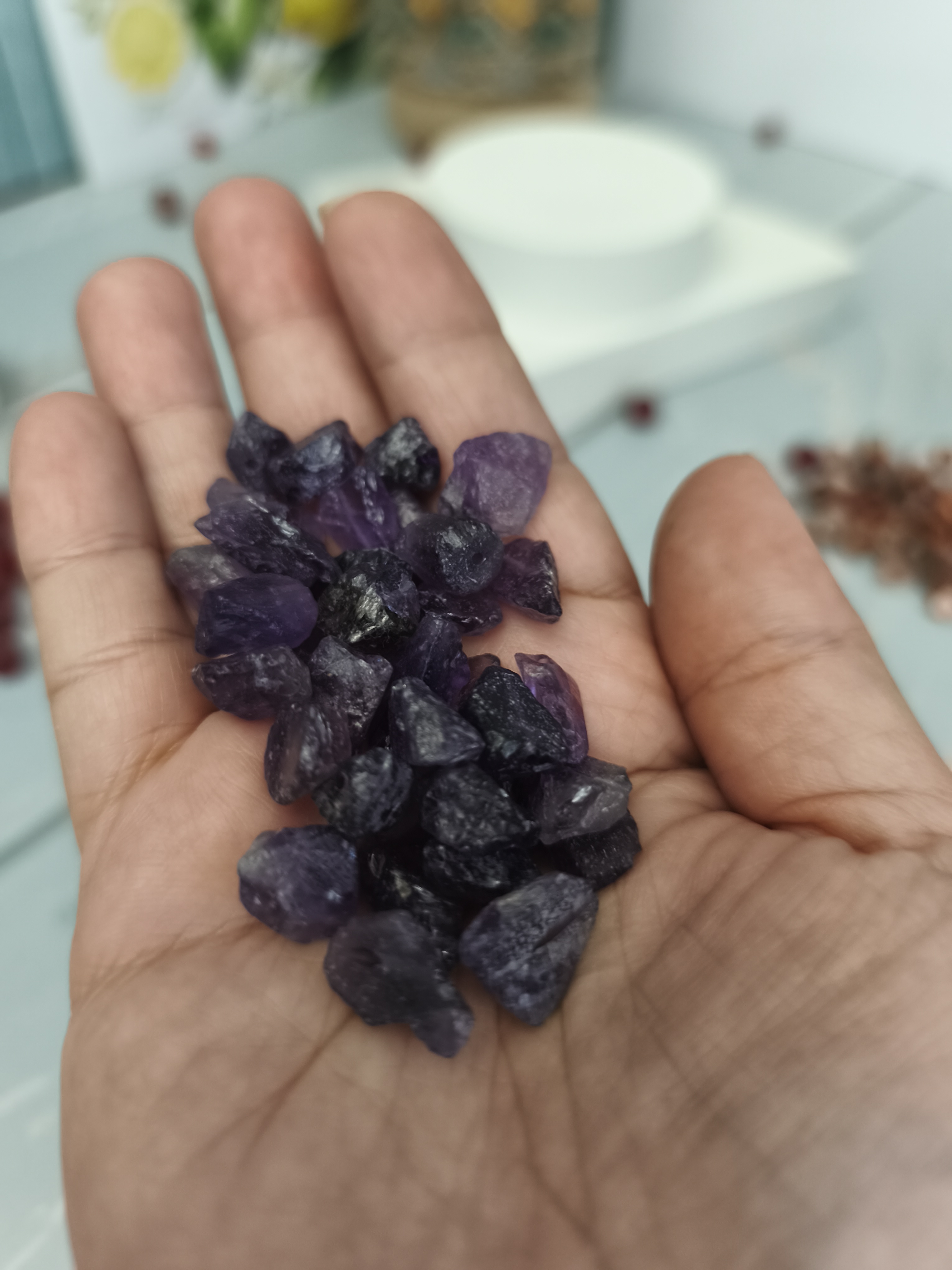 مهره آمیتیست برزیلی تراش نخورده سوراخ دار سایز متوسط اصل طبیعی راف