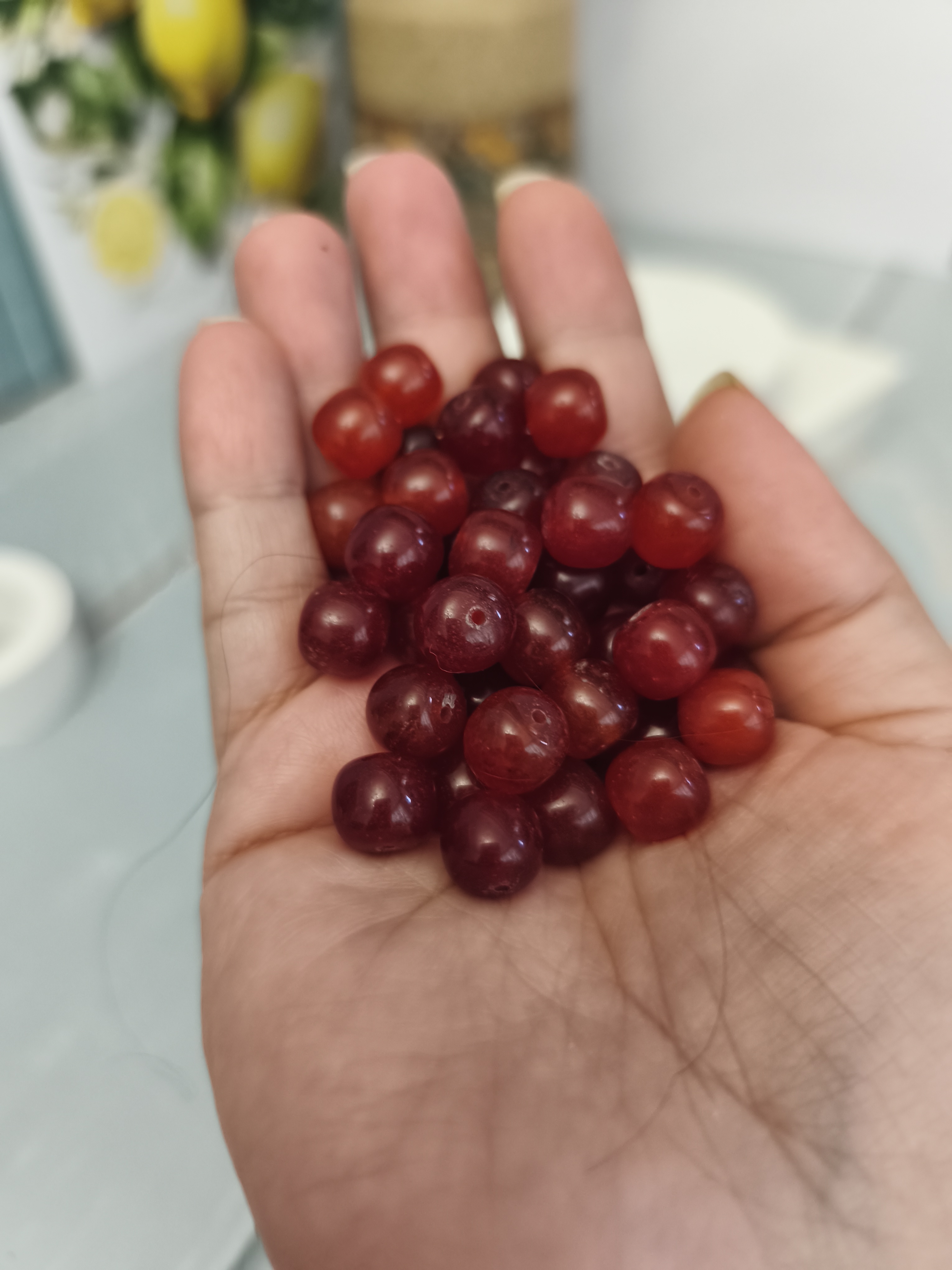 مهره سنگ جید قرمز طرح عقیق تراش کسمه 10میل اصل معدنی سوراخ دار
