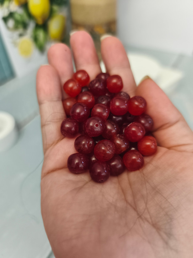 مهره سنگ جید قرمز طرح عقیق تراش کسمه 10میل اصل معدنی سوراخ دار