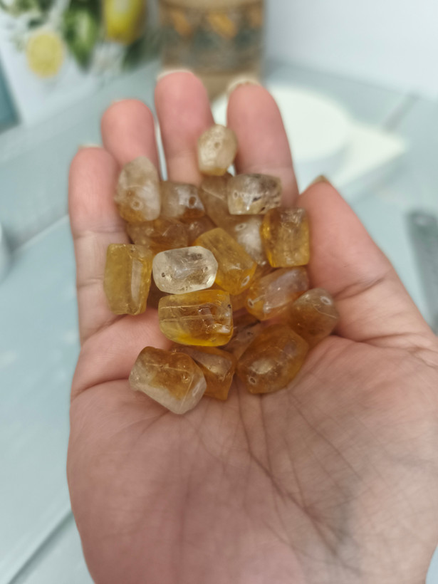 مهره سیترین استوانه درشت تراش نخورده سوراخ دار اصل معدنی
