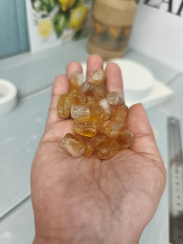 مهره سیترین استوانه درشت تراش نخورده سوراخ دار اصل معدنی