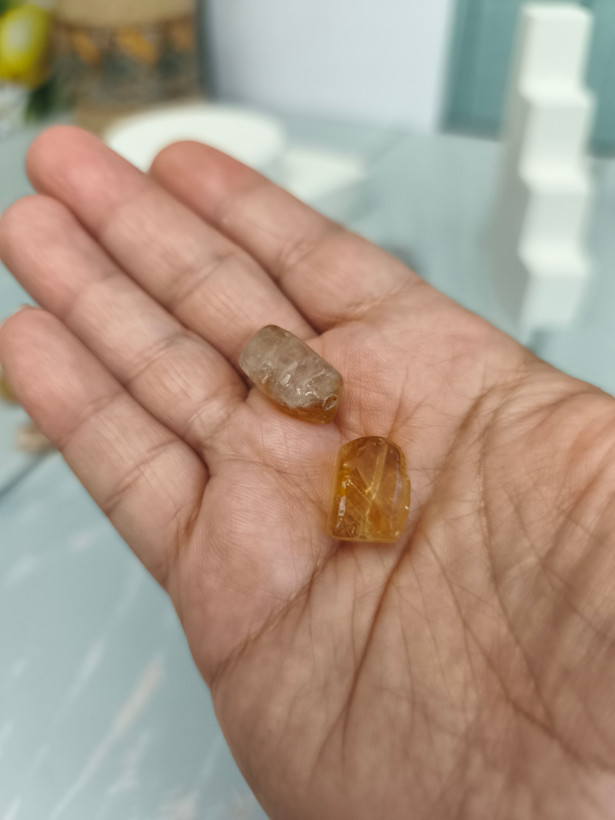مهره سیترین استوانه درشت تراش نخورده سوراخ دار اصل معدنی