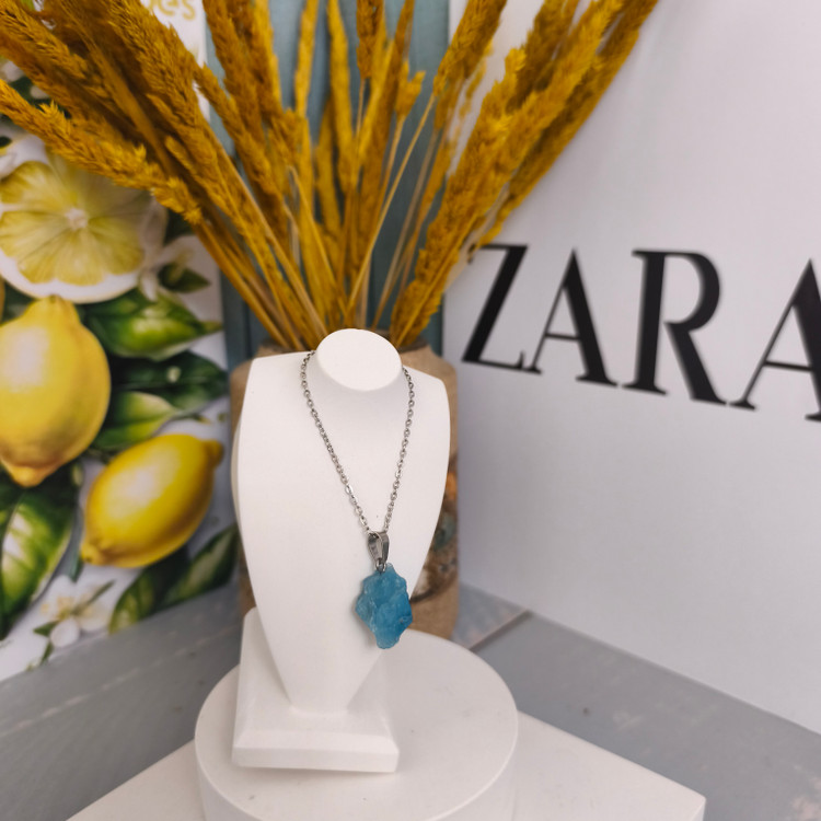 گردنبند سنگ آپاتیت تراش نخورده 5.82گرم اصل معدنی راف با زنجیر استیل