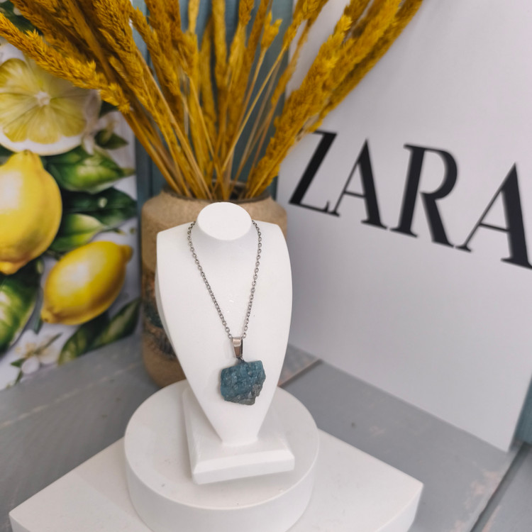 گردنبند سنگ فلوریت رنگین کمانی تراش نخورده۴.۹۱ گرم اصل معدنی با زنجیر استیل فلورین