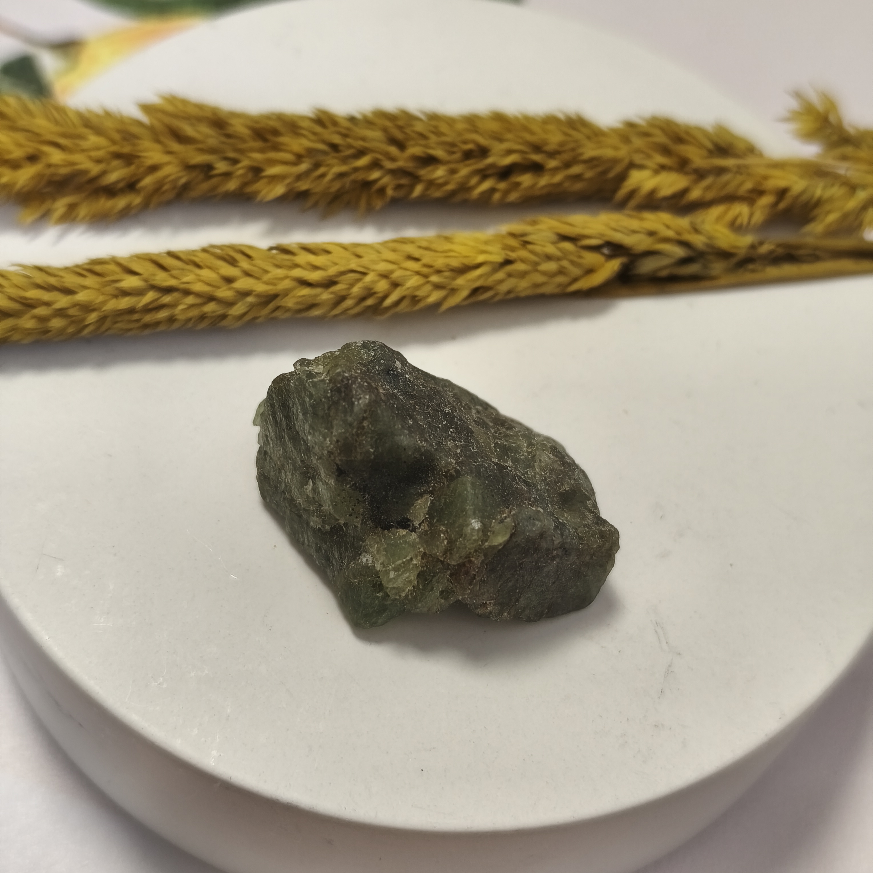 سنگ زبرجد افغان تراش نخورده راف اصل طبیعی ۱۸.۷۲گرم