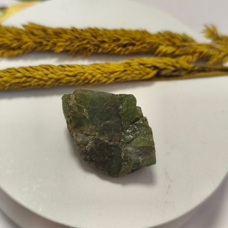 سنگ زبرجد افغان تراش نخورده راف اصل طبیعی ۱۸.۷۲گرم