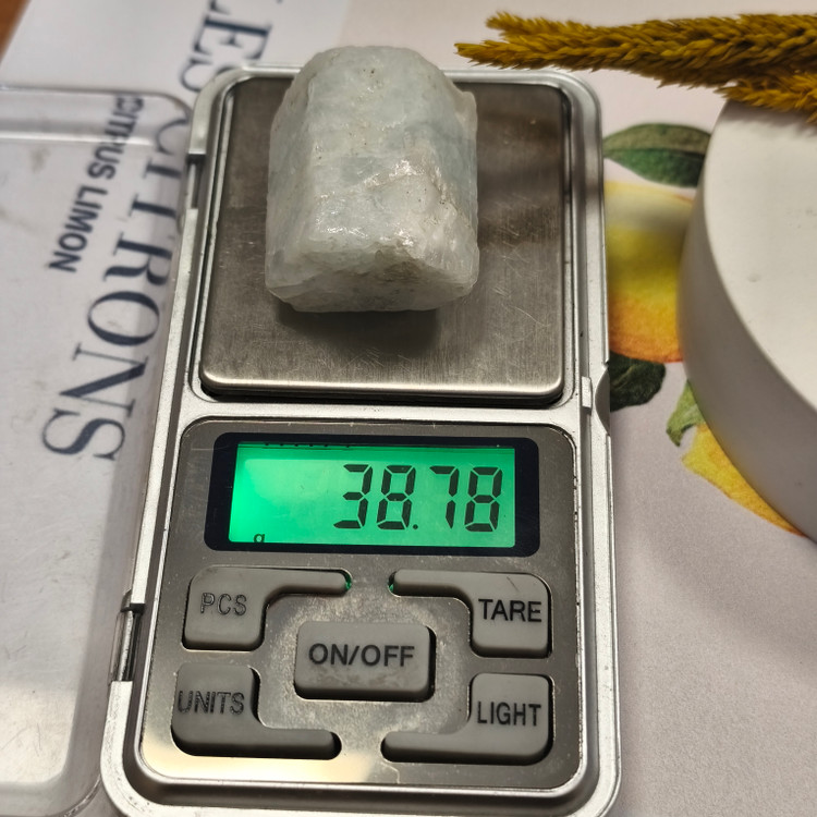 سنگ آکوامارین تراش نخورده 38.78گرم اصل طبیعی راف کلکسیونی