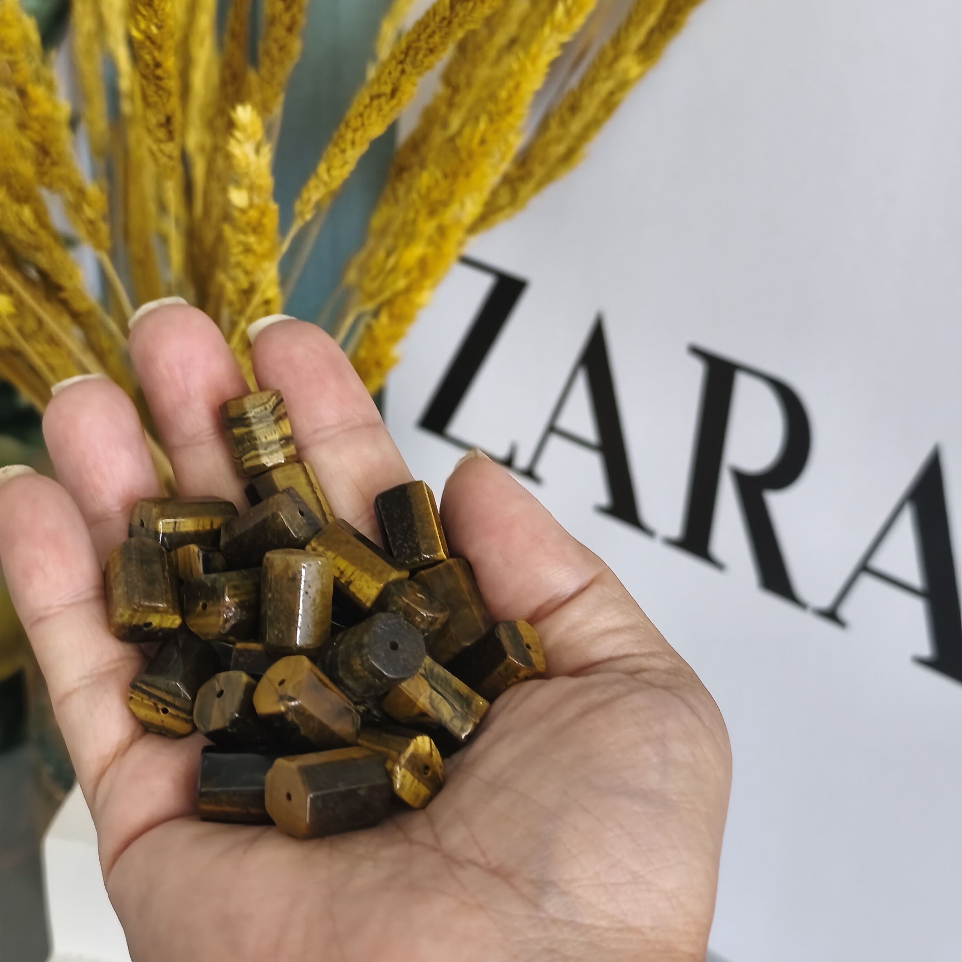 مهره سنگ چشم ببر استوانه ای سوراخ دار درجه یک سنگ سایز درشت
