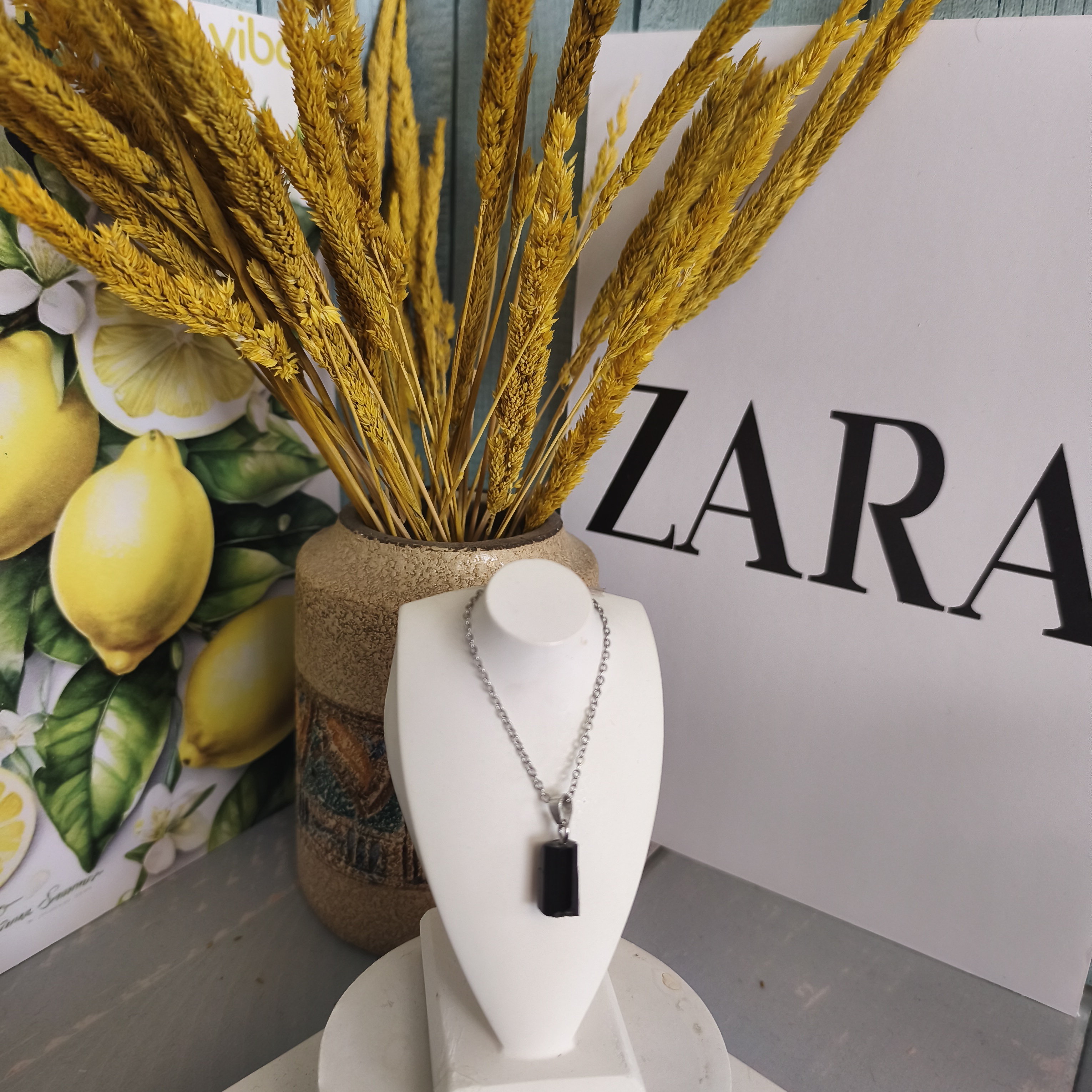 گردنبند سنگ تورمالین سیاه تراش نخورده برزیلی 2.64گرم اصل معدنی با زنجیر استیل