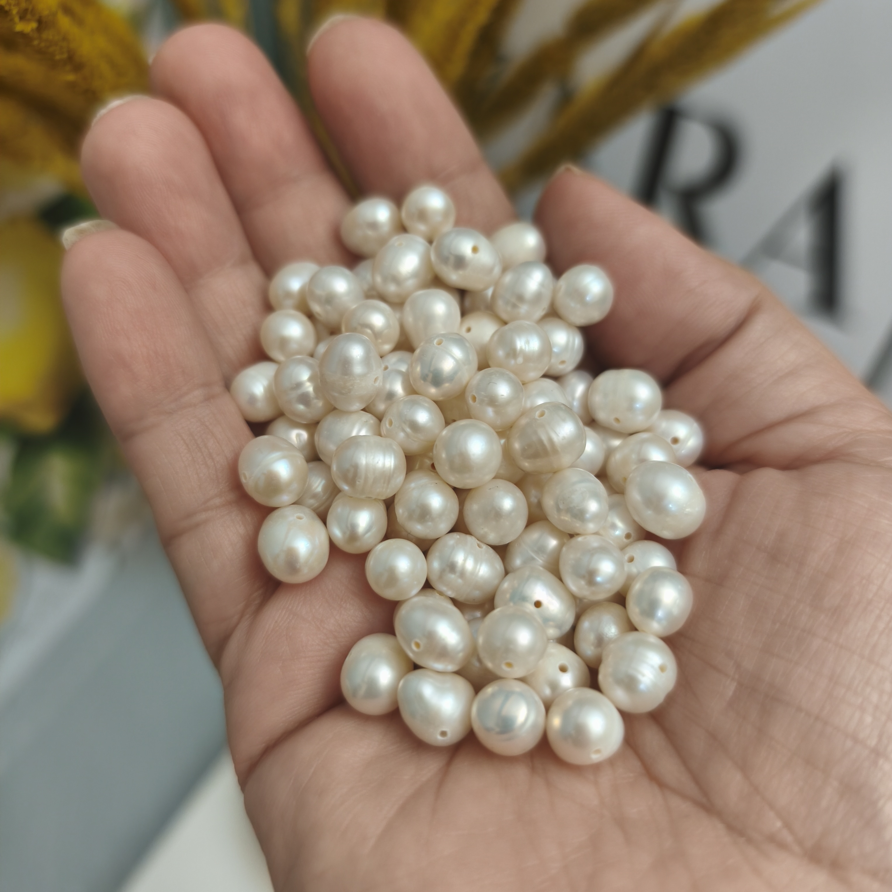 مروارید پرورشی اصل باروک سایز بین 7 و8  میل طبیعی سوراخ دار