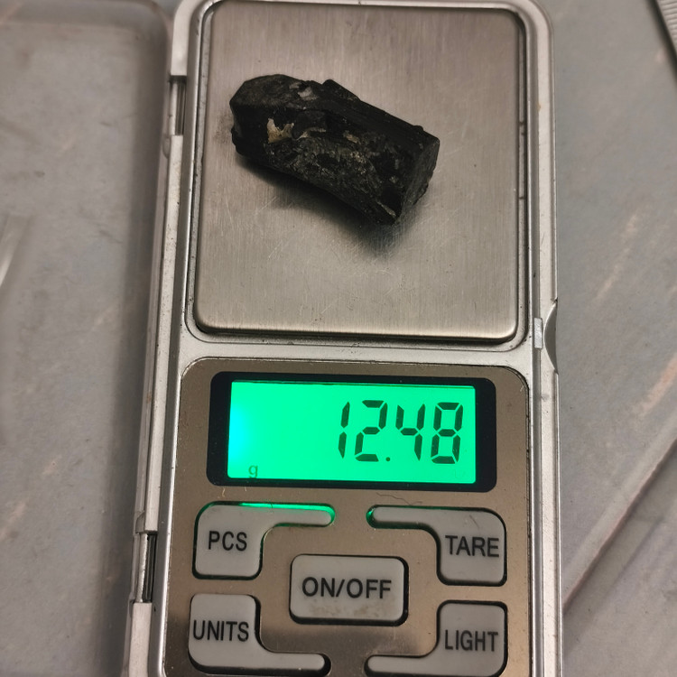 سنگ تورمالین تراش نخورده برزیل۱2.48گرم راف شورل اصل معدنی